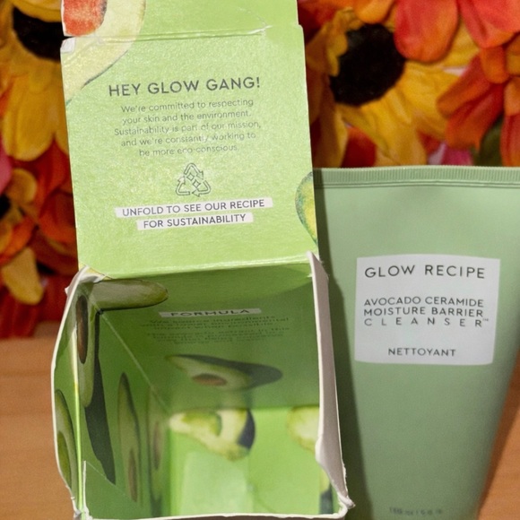 Glow Recipe Avocado Ceramide Cleanser with Green Packaging - Picture 3 of 8